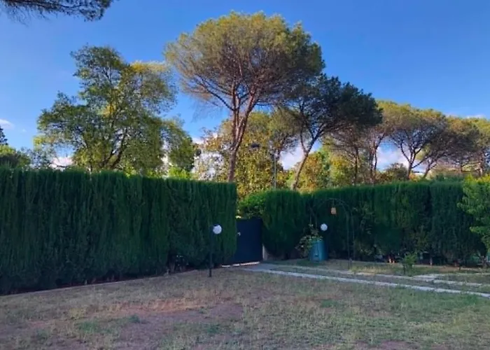 Garden Guest Room Private Entrance & En-Suite Δωμάτια σε οικογενειακή κατοικία Ρώμη